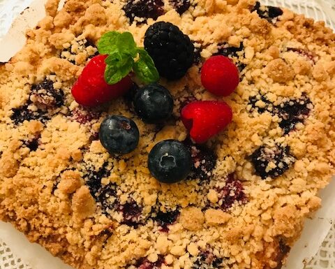 Apple and Berry Crumble Cake